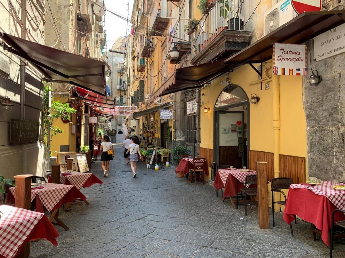 White Home Quartieri Spagnoli 那不勒斯 外观 照片