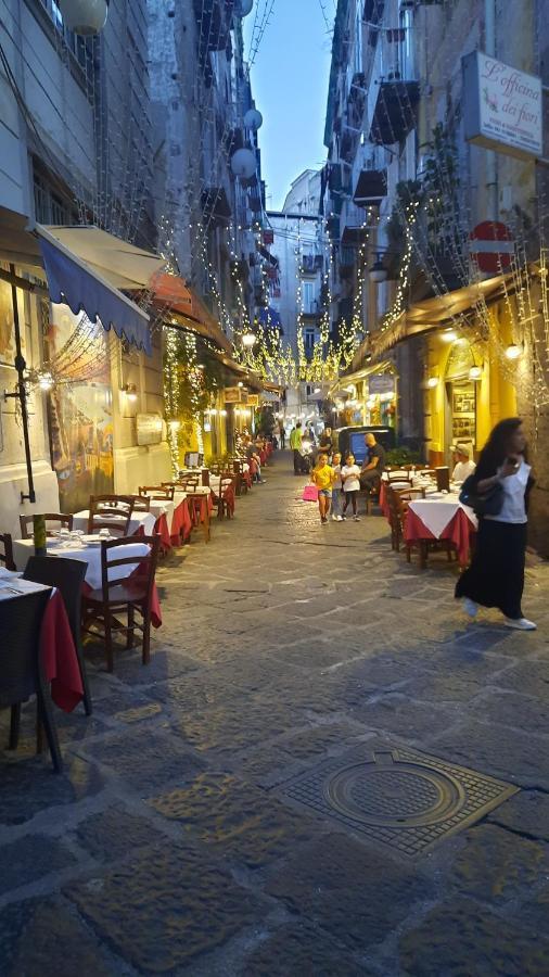 White Home Quartieri Spagnoli 那不勒斯 外观 照片