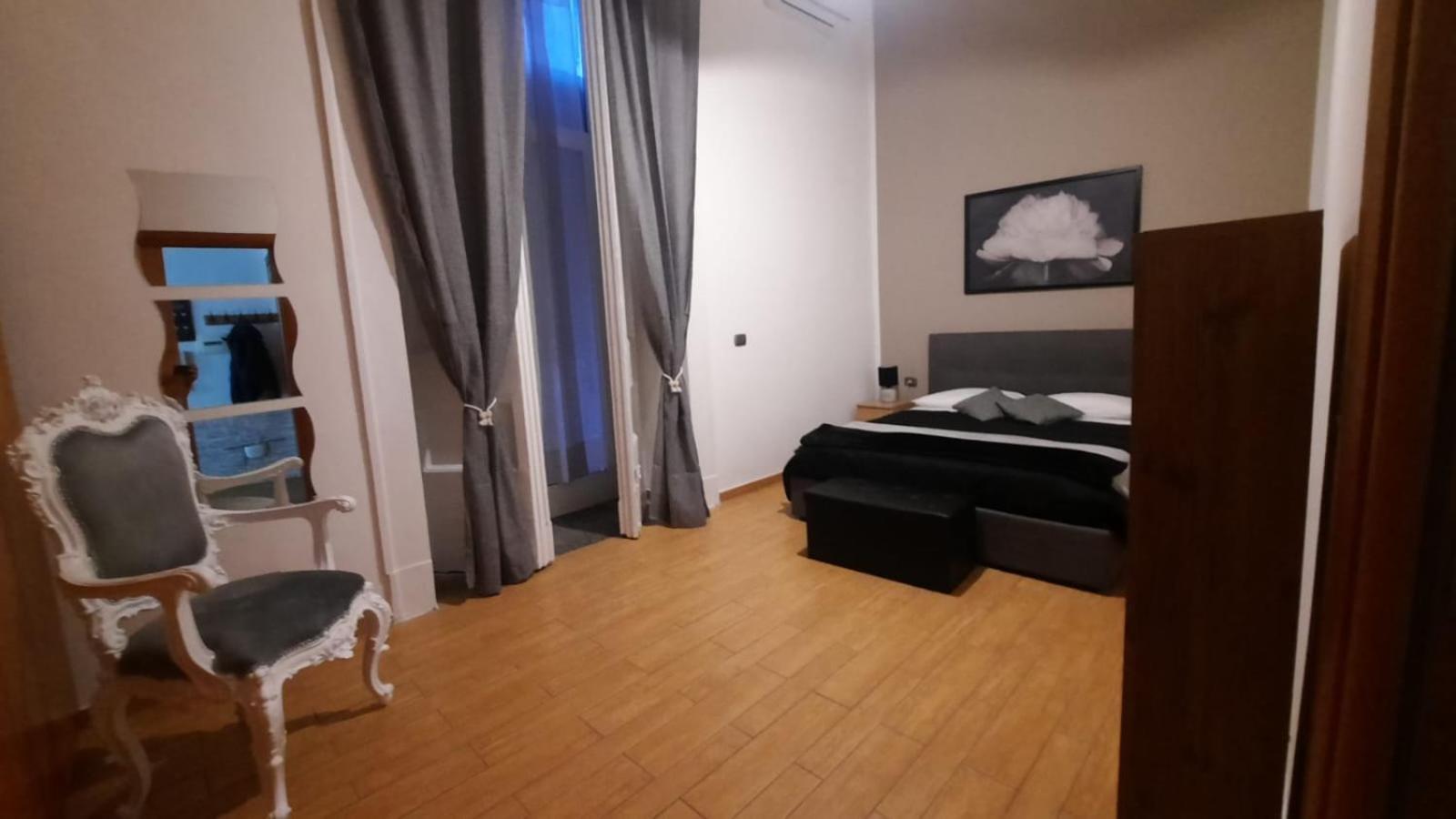 White Home Quartieri Spagnoli 那不勒斯 外观 照片